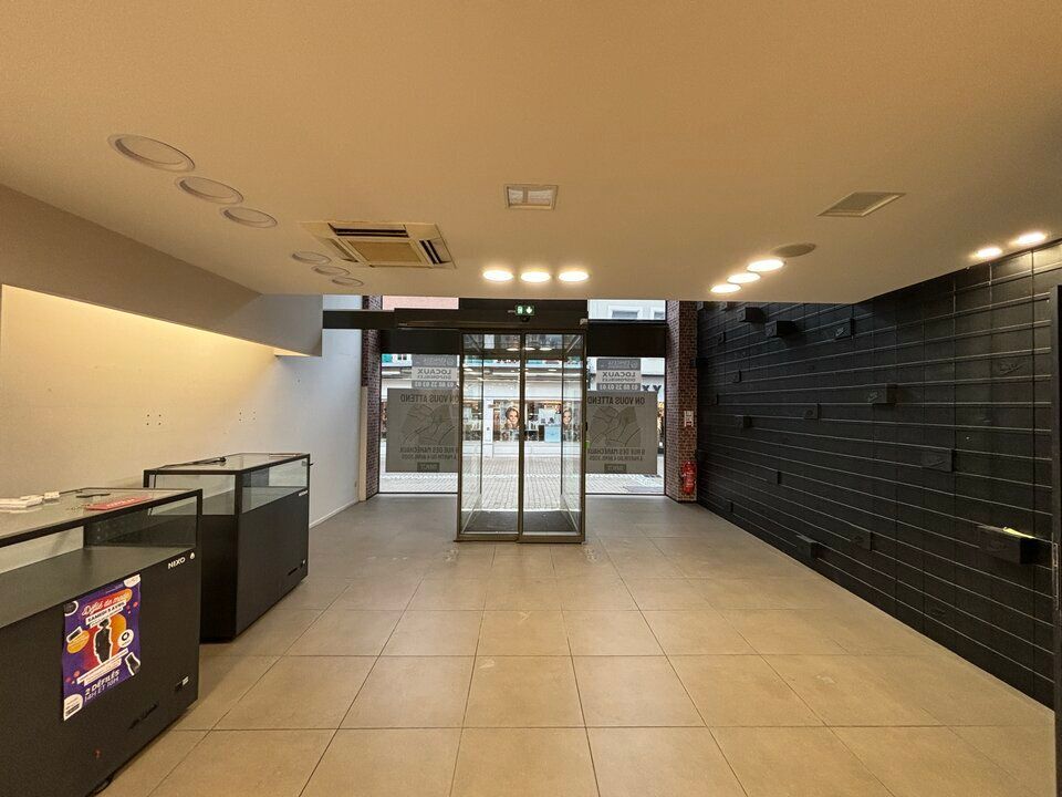 Location local commercial 320 m² non divisibles