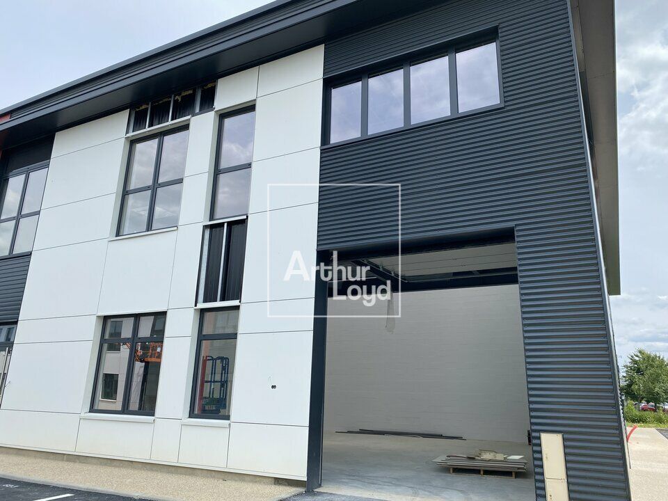 Vente local d''activites 1105 m² divisibles à partir de 235 m²