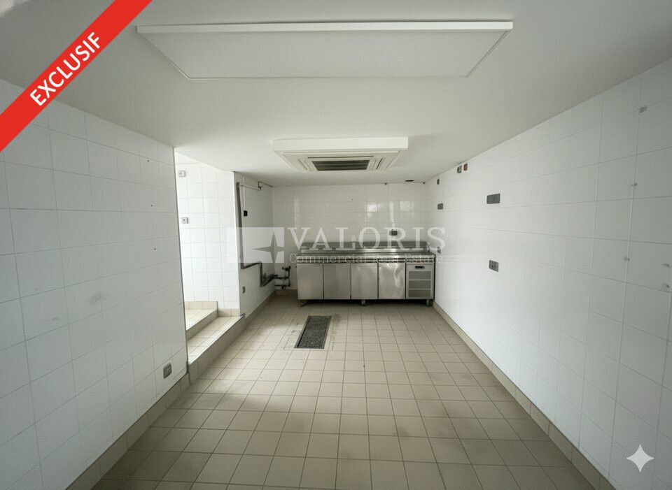 Valoris Real Estate vous propose à la location un local commercial d'une surface de 129 m² au cœur de la presqu'île et sur les quais du Rhône.