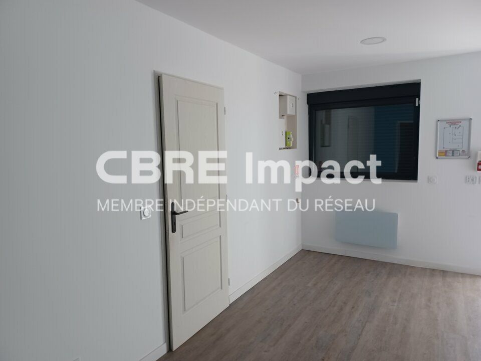 Cellule artisanale d'une surface de 213,25 m² à Cormontreuil.