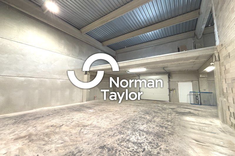 Local d'activité à louer - 841 m²