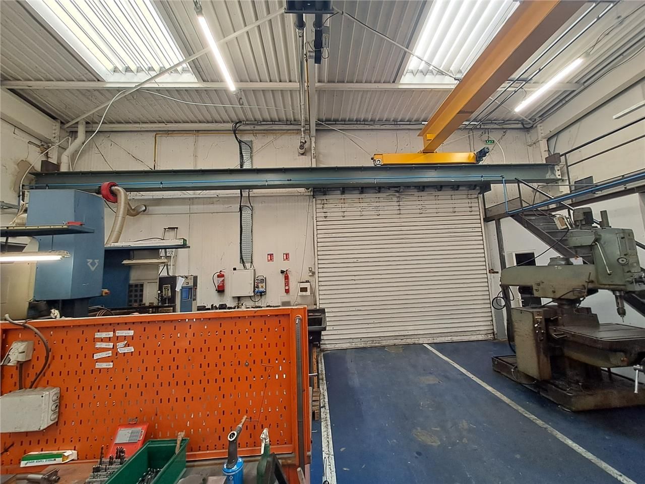 Location local 750 m² à Saint-Priest