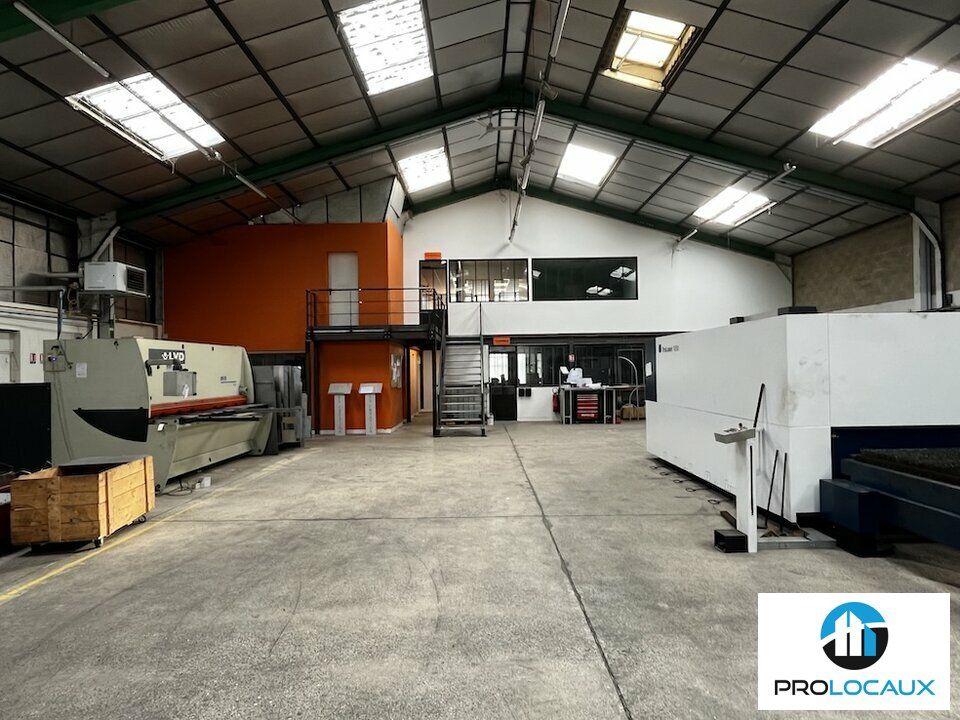 Vente local d''activites 2990 m² non divisibles