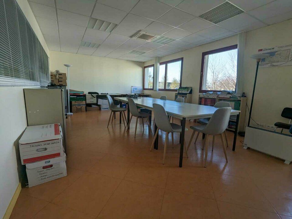 Location bureaux 144.46 m² non divisibles
