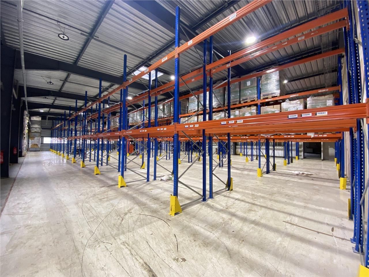 Location local 4294 m² à Auneau-Bleury-Saint-Symphorien