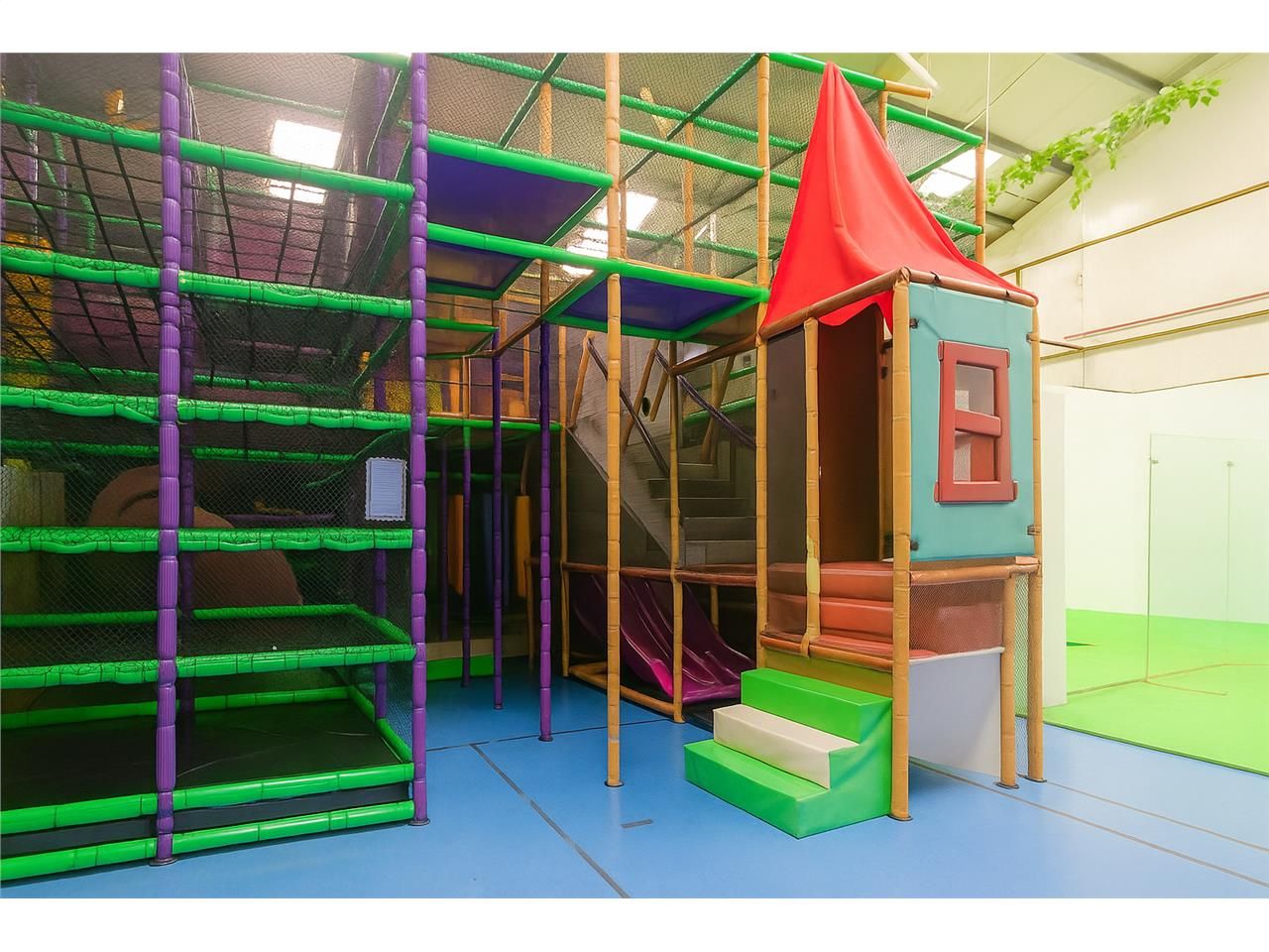 Location local commercial 340.00 m² à SAINT PEE SUR NIVELLE