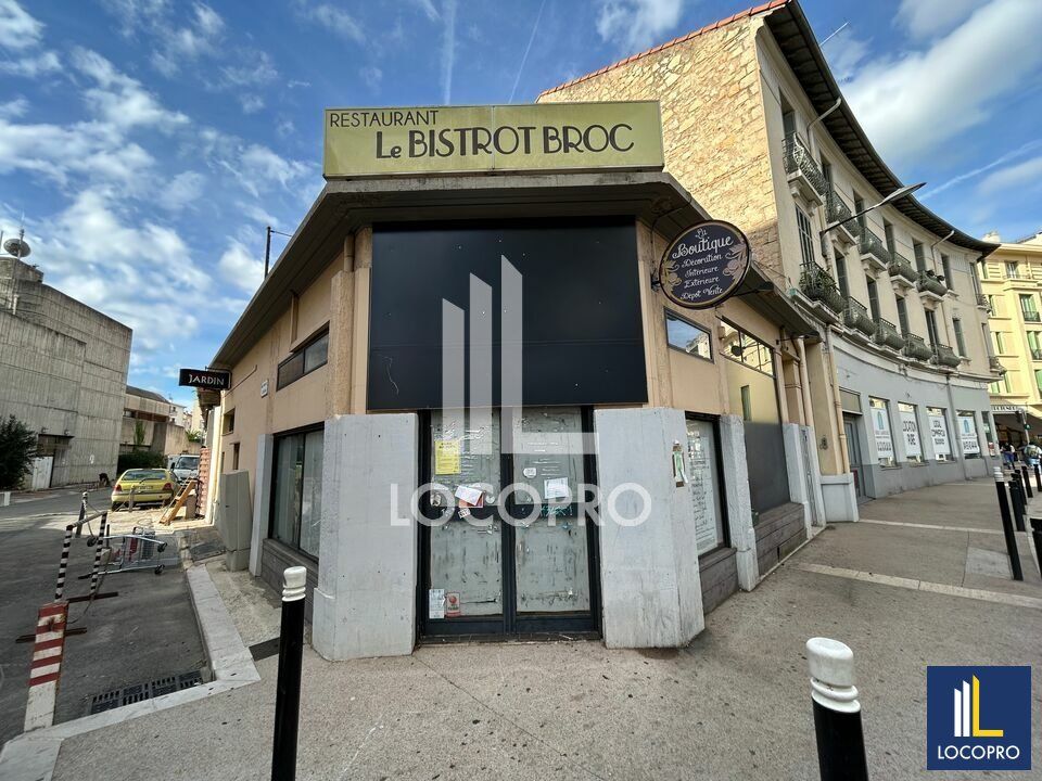 Location local commercial 213 m² non divisibles