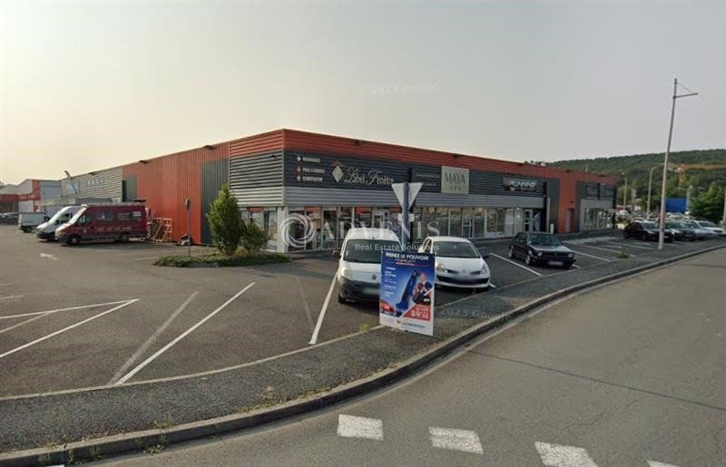 Location local commercial 418 m² non divisibles