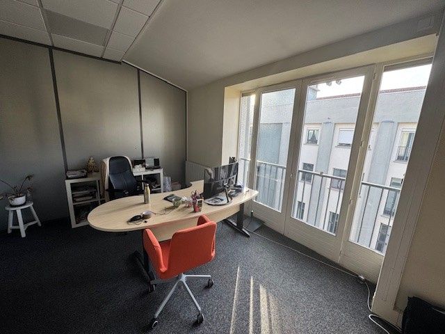 368 m² dispo à Saint-étienne