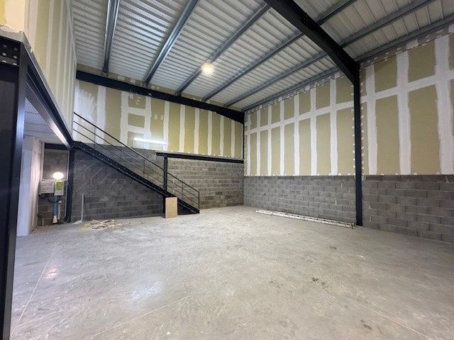 Andrézieux Bouthéon - For rent new warehouse and offices of 