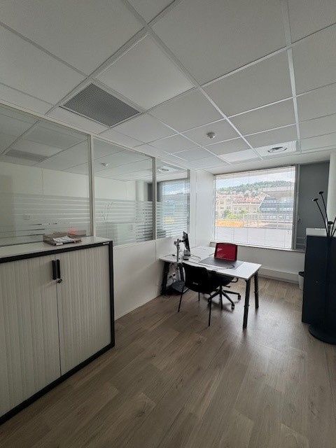 1661 m² dispo à Saint-étienne