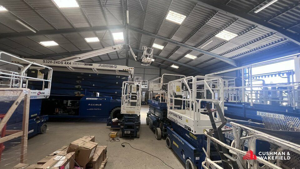 LOCAUX INDUSTRIELS A VENDRE