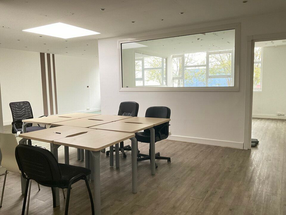 Bureaux au cœur de la zone d'activité de La Courtillière