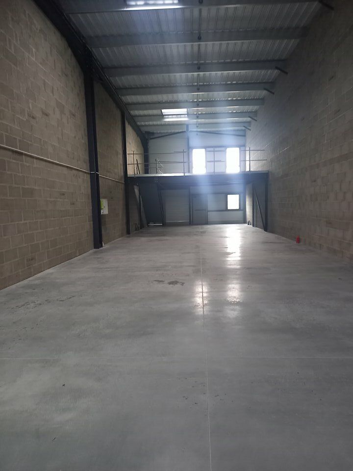 NEUF - Proximité voie rapide.