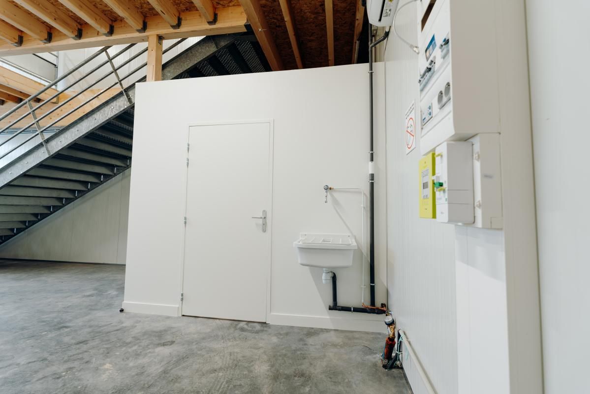Location entrepôts 96 m² non divisibles
