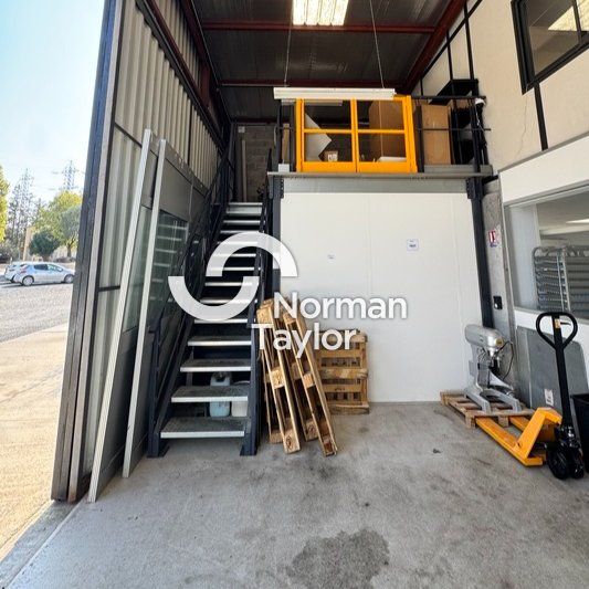 Location local d''activites 324 m² non divisibles