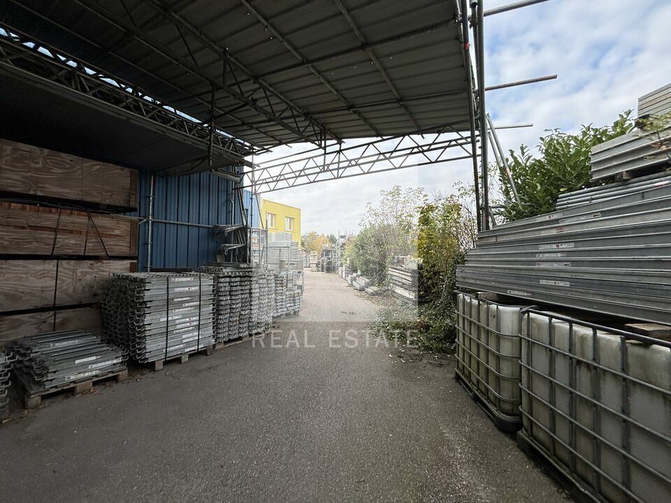 A vendre - Local d'activités de 941 m² avec porte sectionnelle - CHAVRIEU CHAVAGNEUX