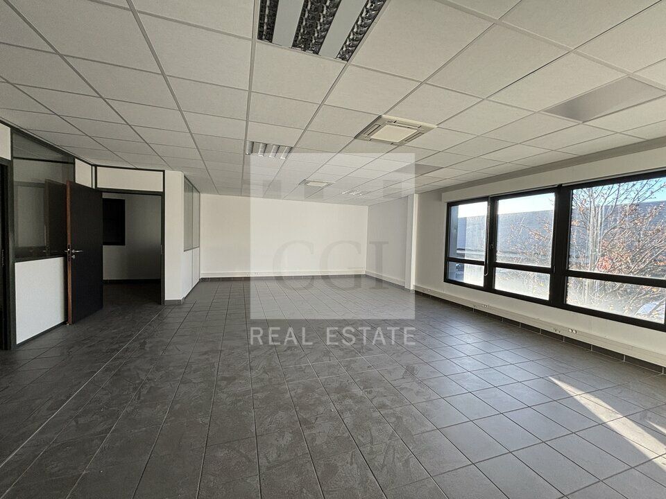 À LOUER – BUREAUX DE 132 m² – MIRIBEL / PARC DES ÉCHETS – SITE SÉCURISÉ