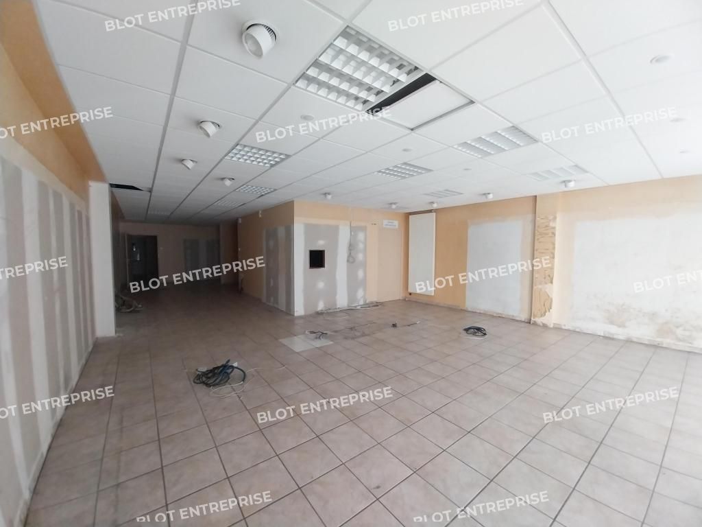 Location local commercial 120 m² non divisibles
