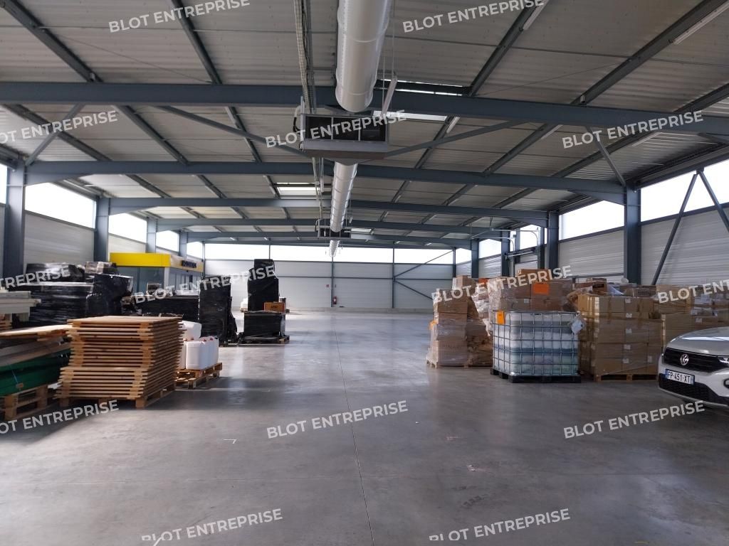 Vente entrepôts 915 m² non divisibles