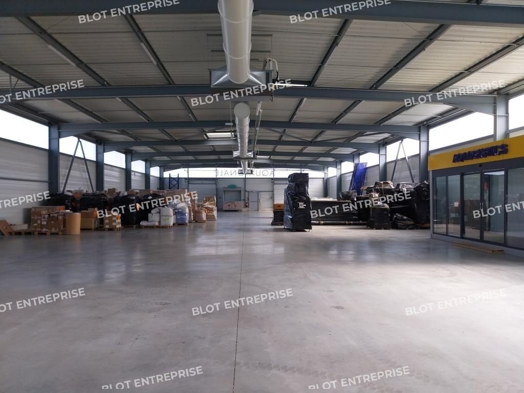 Vente entrepôts 915 m² non divisibles