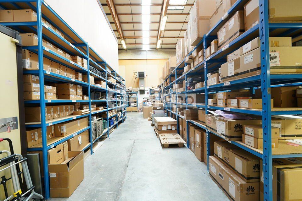 A LOUER - LOCAUX D'ACTIVITE 520m² - DARDILLY