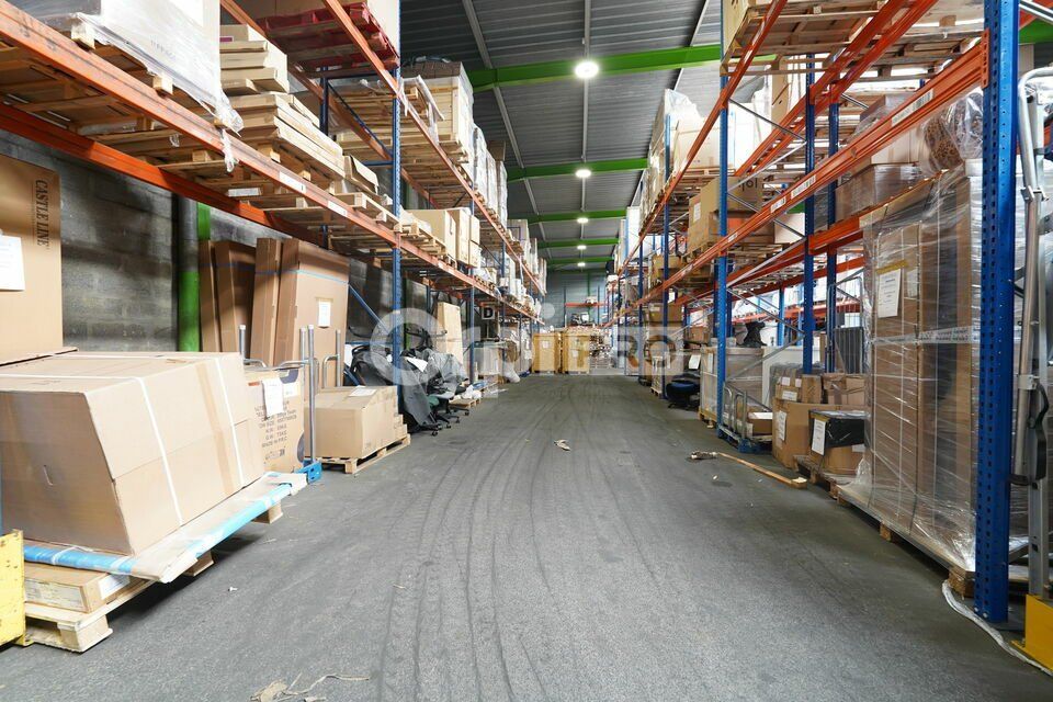 LOCAL D'ACTIVITE A LOUER - 1 092 m² - GENAS
