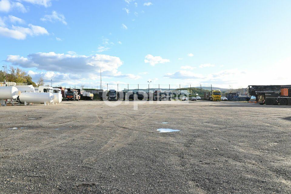 A LOUER - TERRAIN 4 000 M² DIVISIBLE A PARTIR DE 1 000 M² - TERNAY