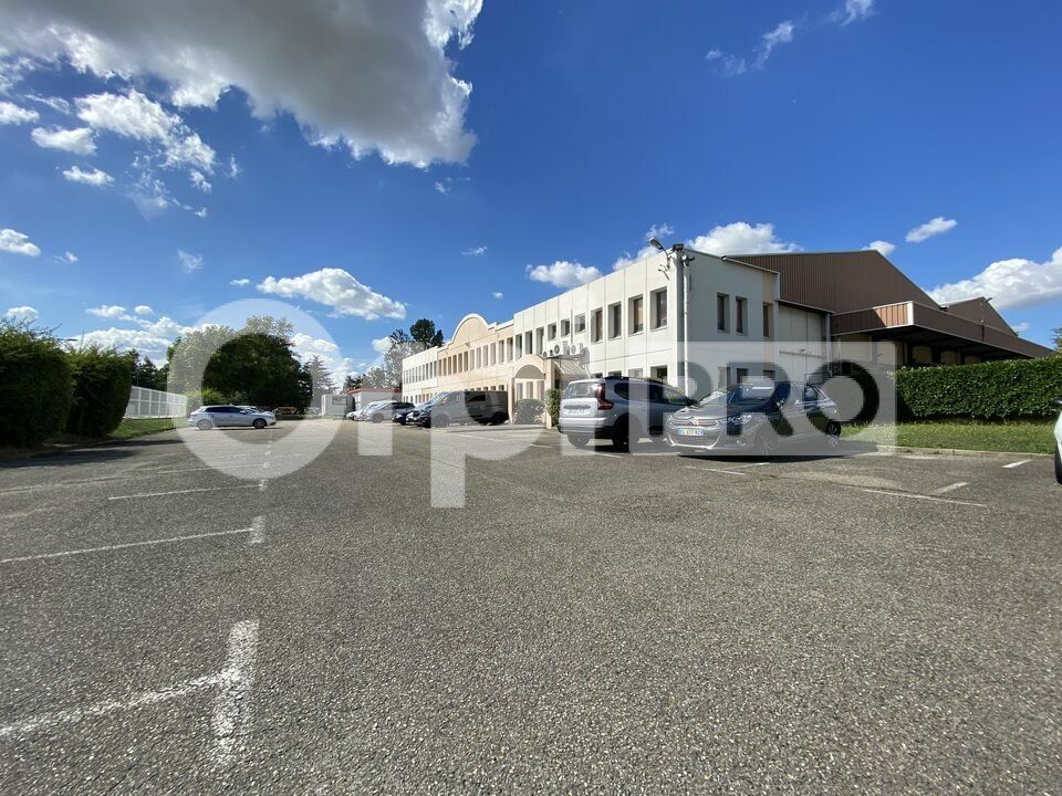 Location local d''activites 1040 m² divisibles à partir de 600 m²