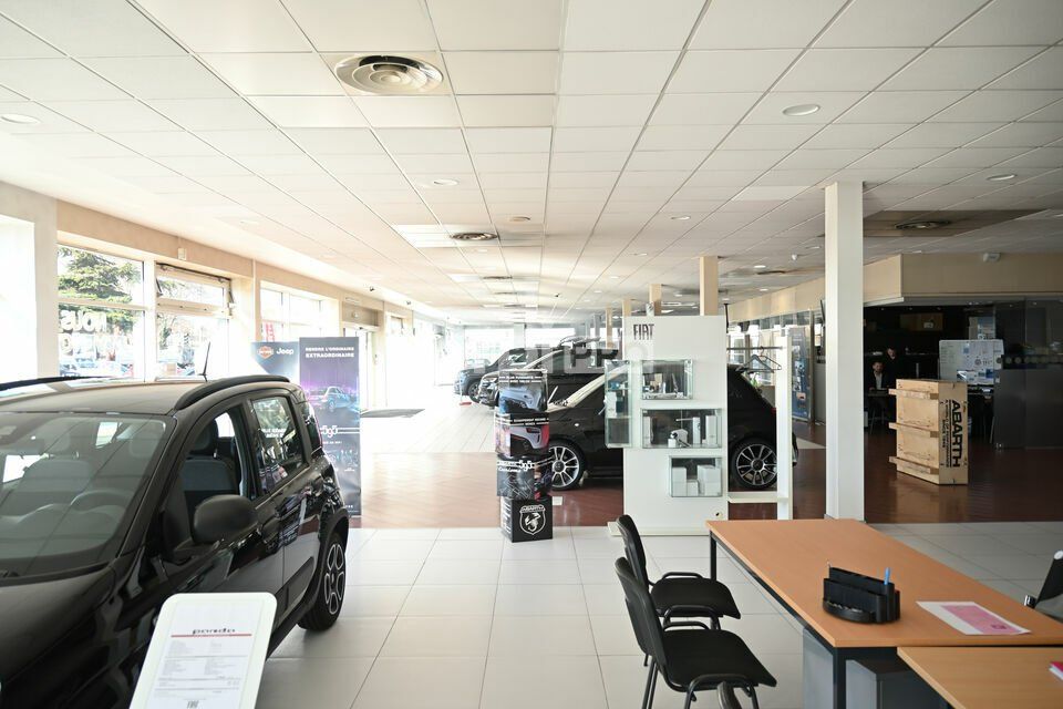 3250 M² DISPONIBLES A LA LOCATION  A VENISSIEUX 