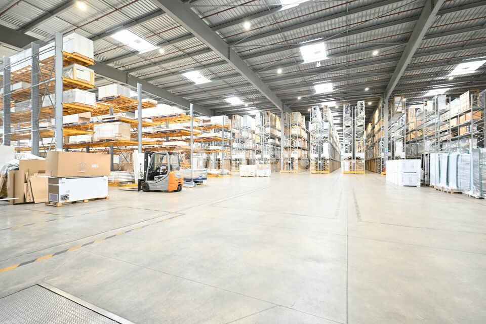 Location entrepot 9280 m² non divisibles