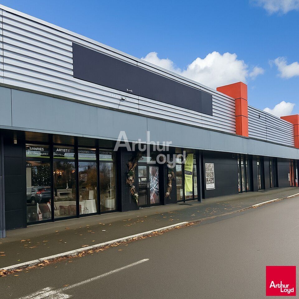 EMPLACEMENT PREMIUM - LOCAL COMMERCIAL - A LOUER - 815m²
