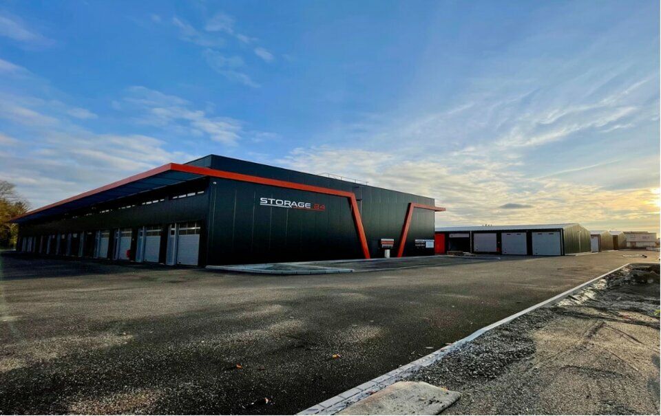 Location local d''activites 2000 m² divisibles à partir de 28 m²