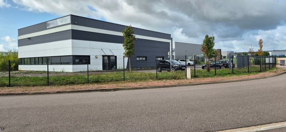 Location local d''activites 603 m² non divisibles