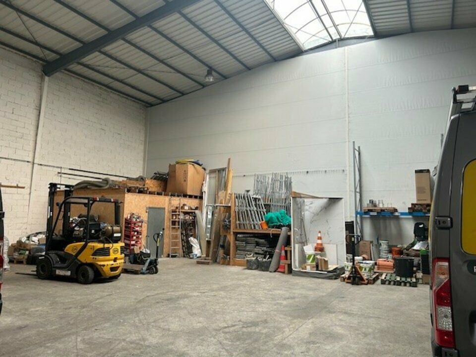 Vente local d''activites 585 m² non divisibles
