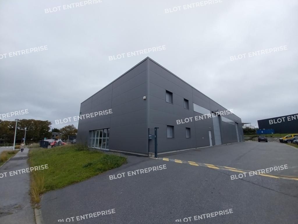 Location entrepôts 775 m² non divisibles