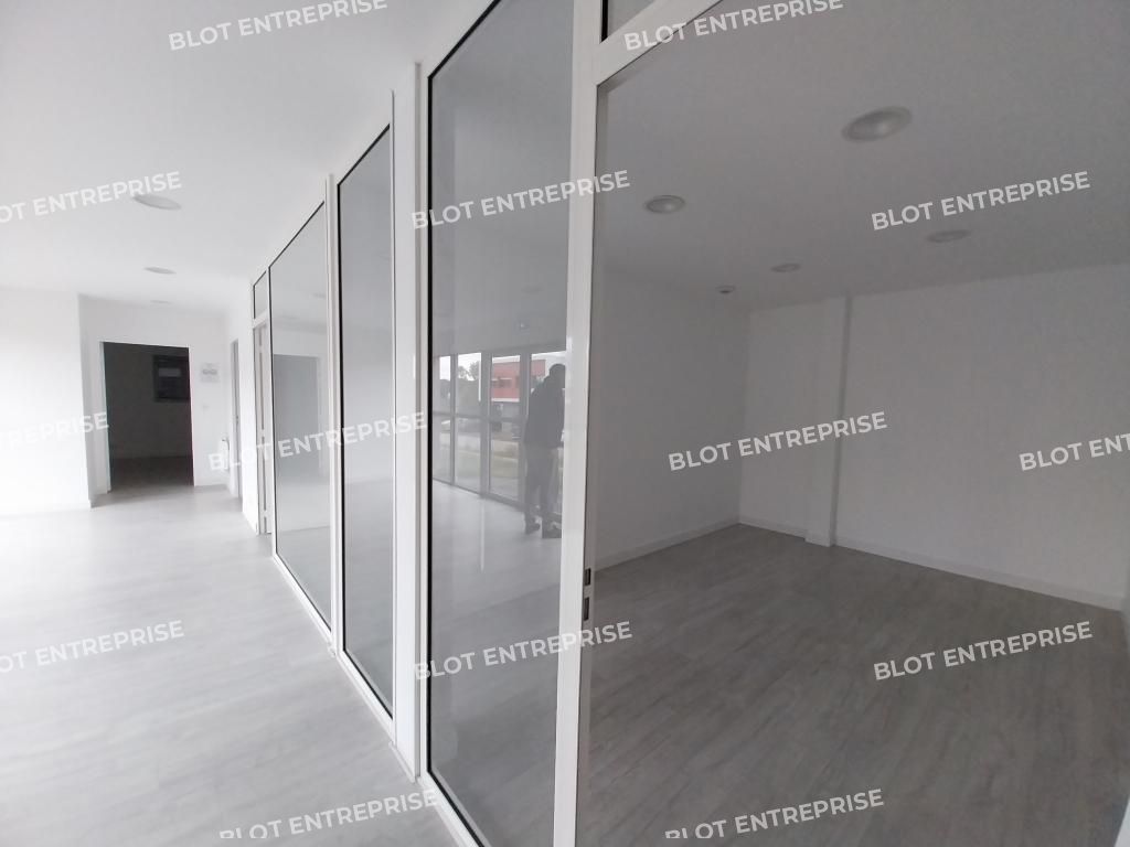 Location entrepôts 775 m² non divisibles