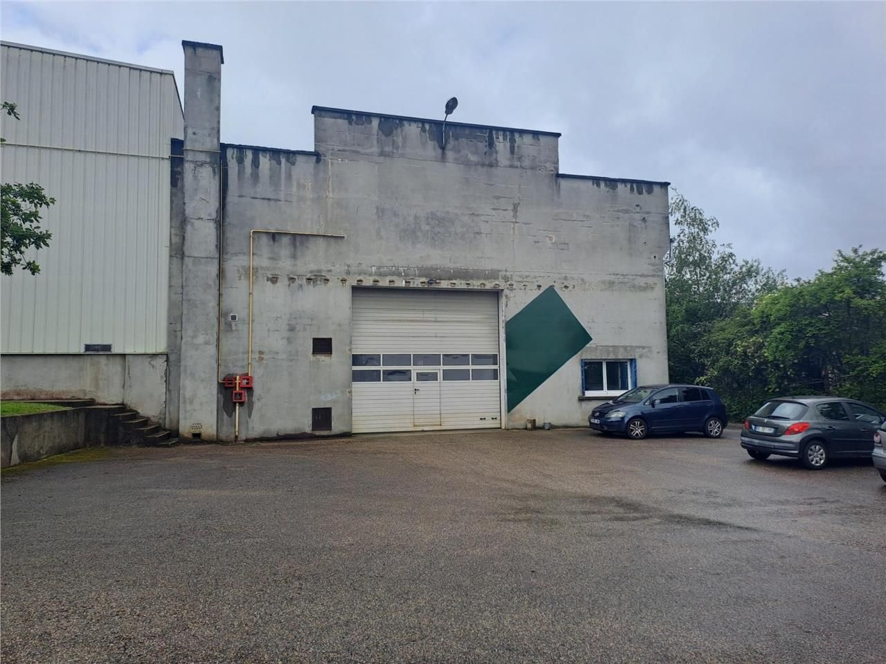 Vente local 900 m² à Oyonnax