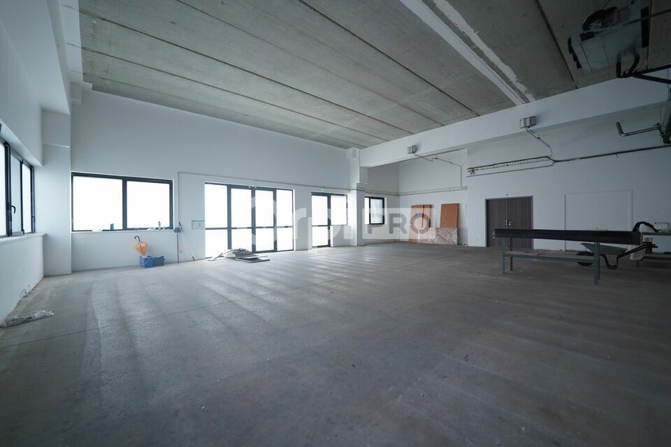 LOCAL MIXTE A LOUER - 1 668 m² - CHAMPAGNE AU MONT D'OR