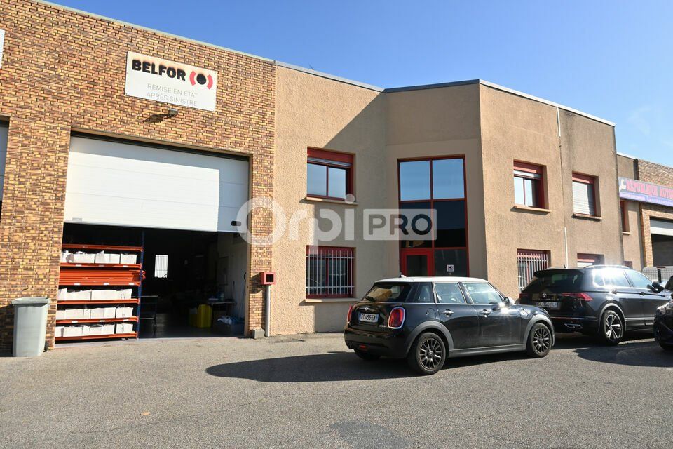 Location local d''activites 714.99 m² non divisibles