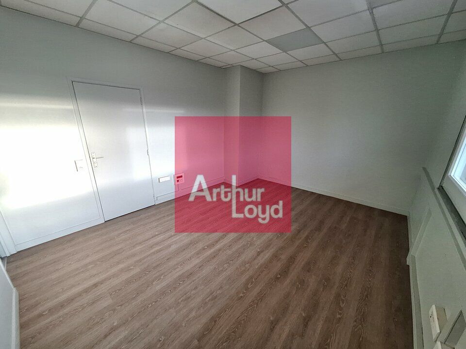 À LOUER – BUREAUX 240 m² – CLERMONT-FERRAND (Zone du Brézet)