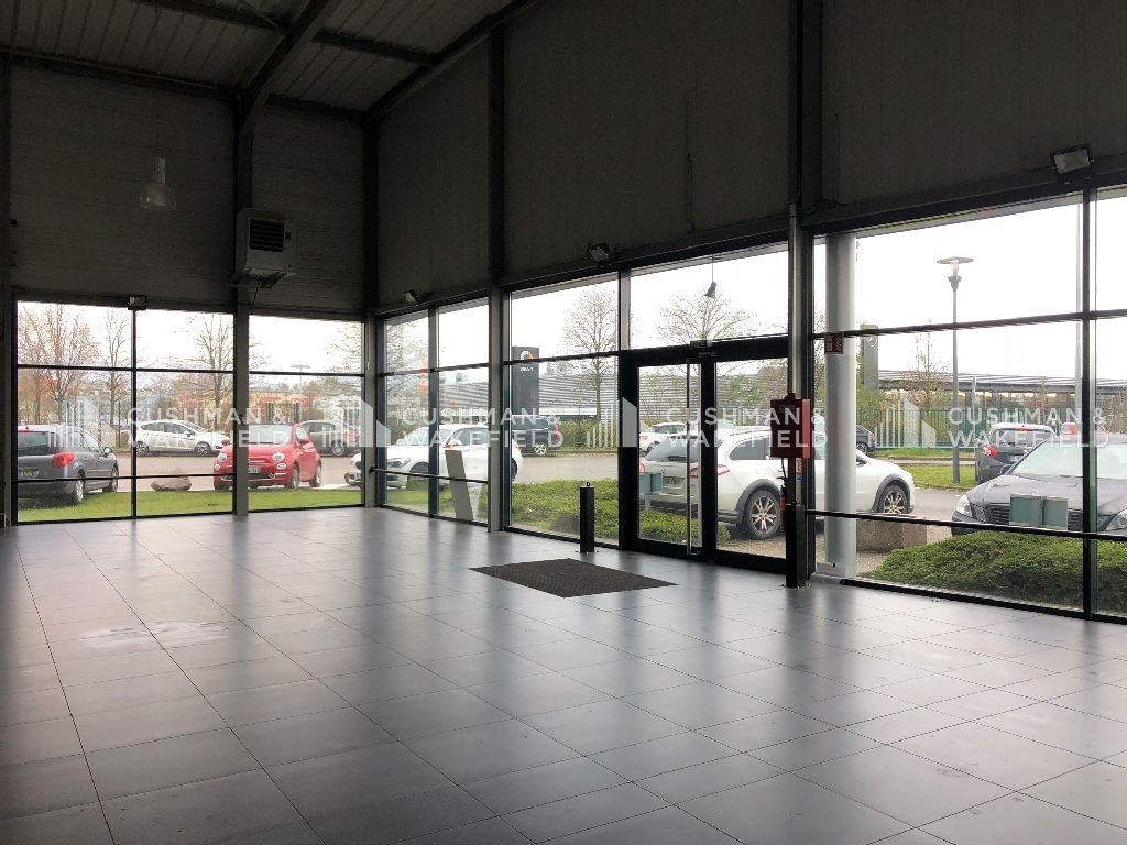 Location locaux commerciaux 115 m² non divisibles