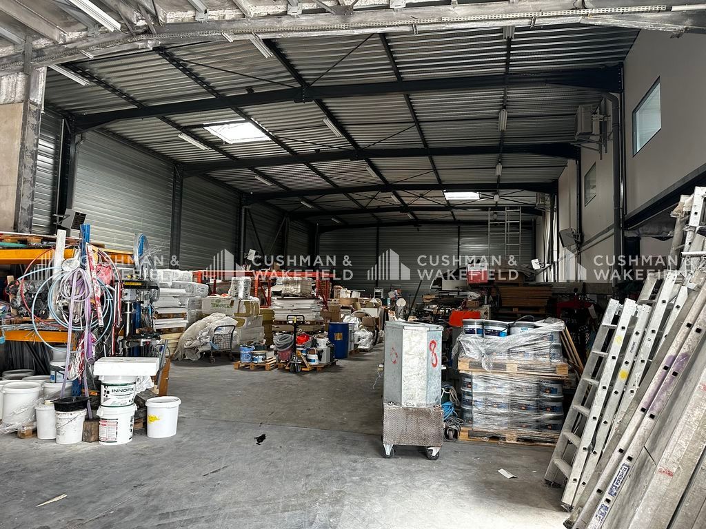 Location activités 890 m² non divisibles