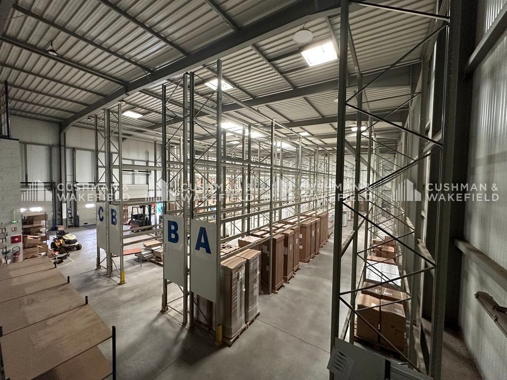 Location activités 990 m² non divisibles