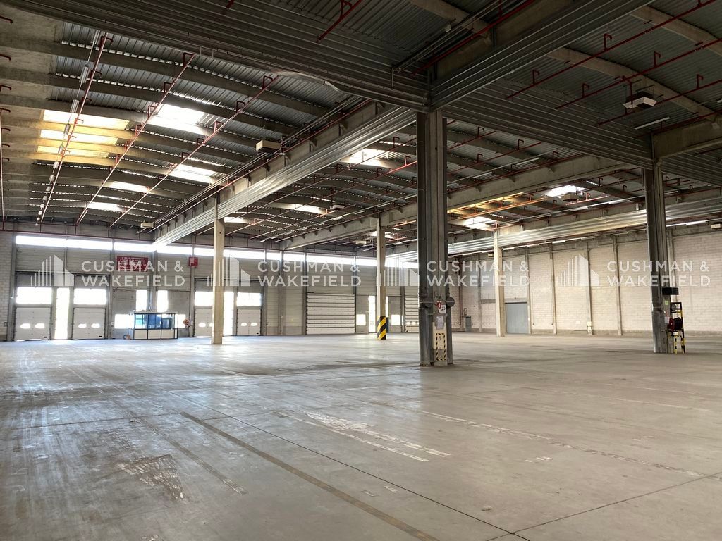 Location entrepôt 27078 m² divisibles à partir de 6721 m²