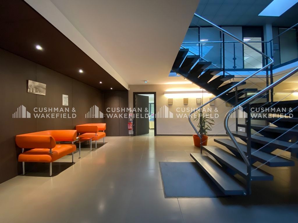 Vente entrepôt 3400 m² non divisibles