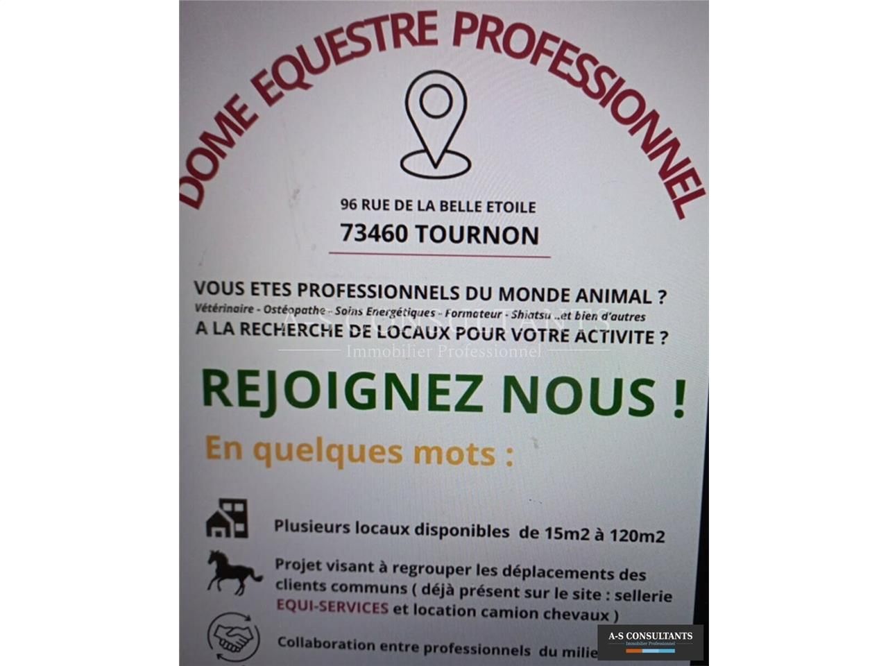 A LOUER, entrée d'Albertville (Tournon 73460) - - plusieurs locaux professionnels et/ou commerciaux  à partir de 15 m² environ en bureau étage avec stockage  en rdc ou 120 M2 environ en rdc - nombreux parkings - très belle visibilité.