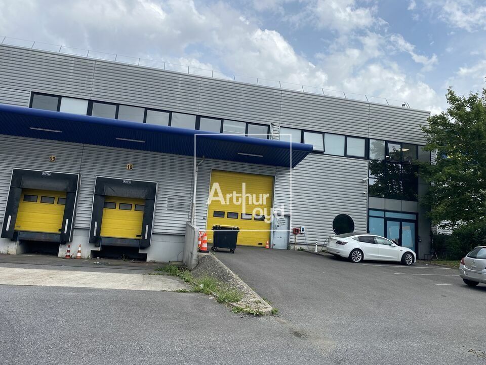 Location entrepot 1835 m² non divisibles