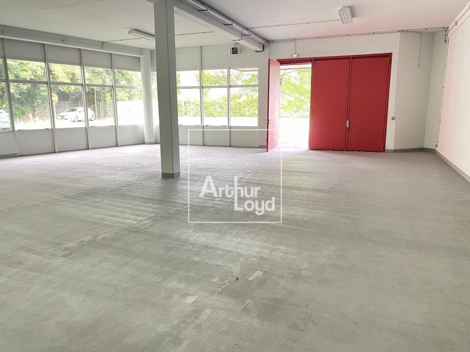 Location local d''activites 227 m² non divisibles