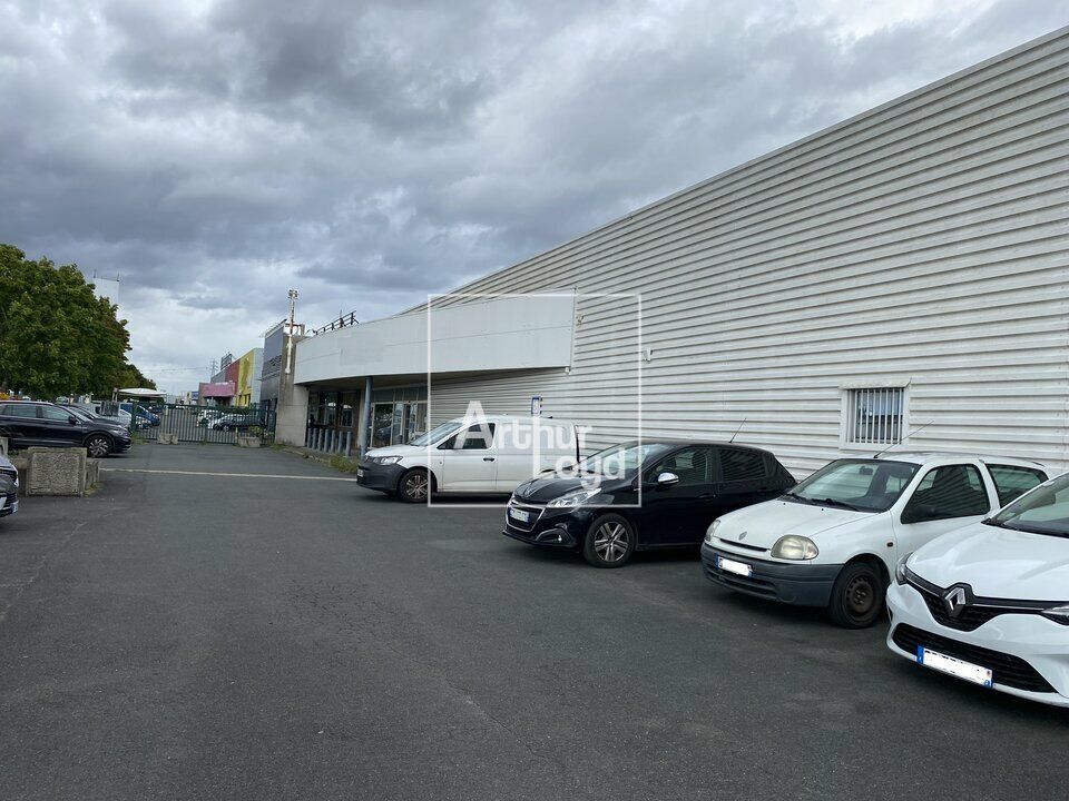 Vente local d''activites 1200 m² non divisibles